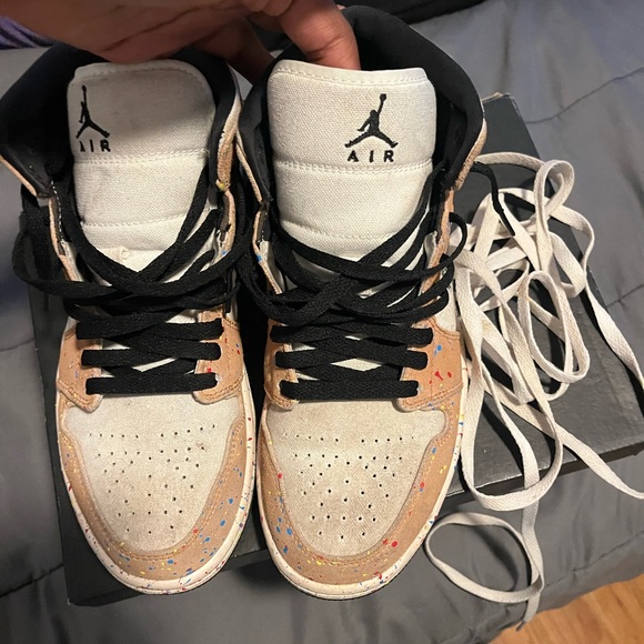 Tan, Air Jordan 1 Mid SE 'Brushstroke
Paint Splatter, size 7 - Picture 3 of 4